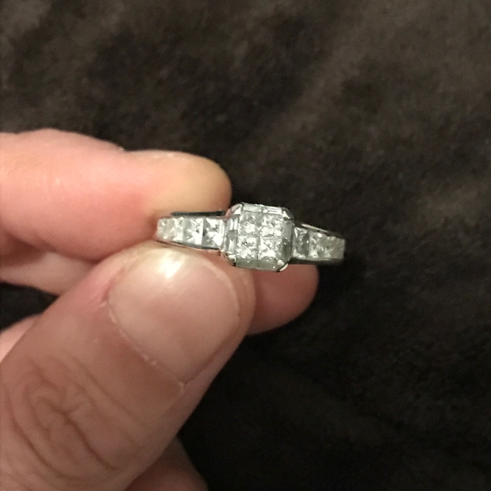 Diamond engagement ring
